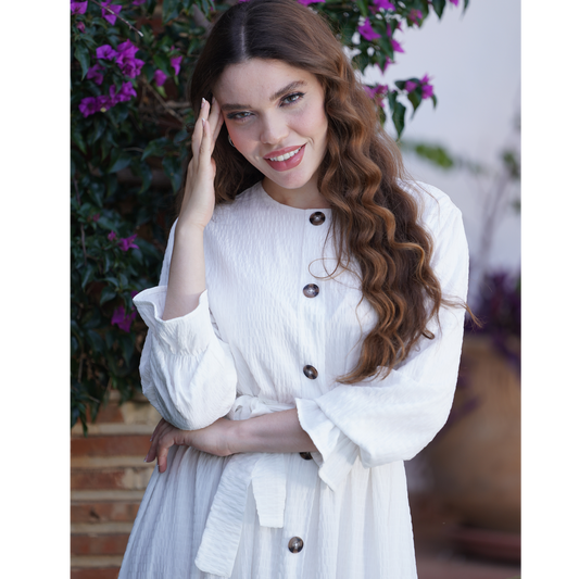 Robe blanche à bouton