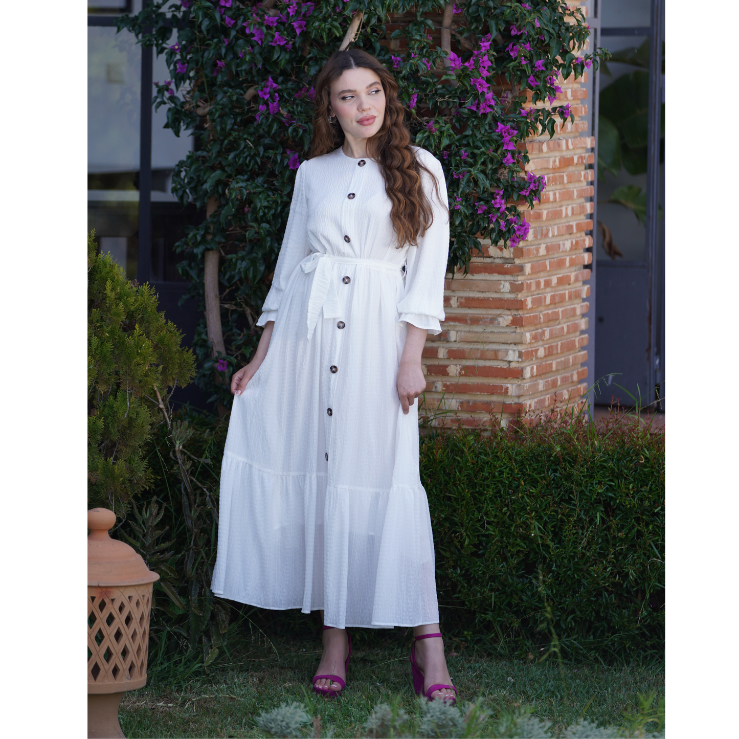 Robe blanche à bouton