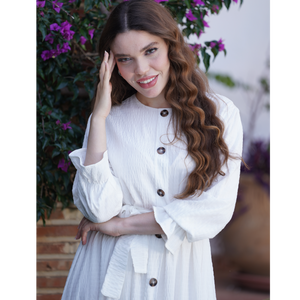Robe blanche à bouton