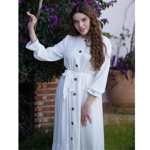 Robe blanche à bouton