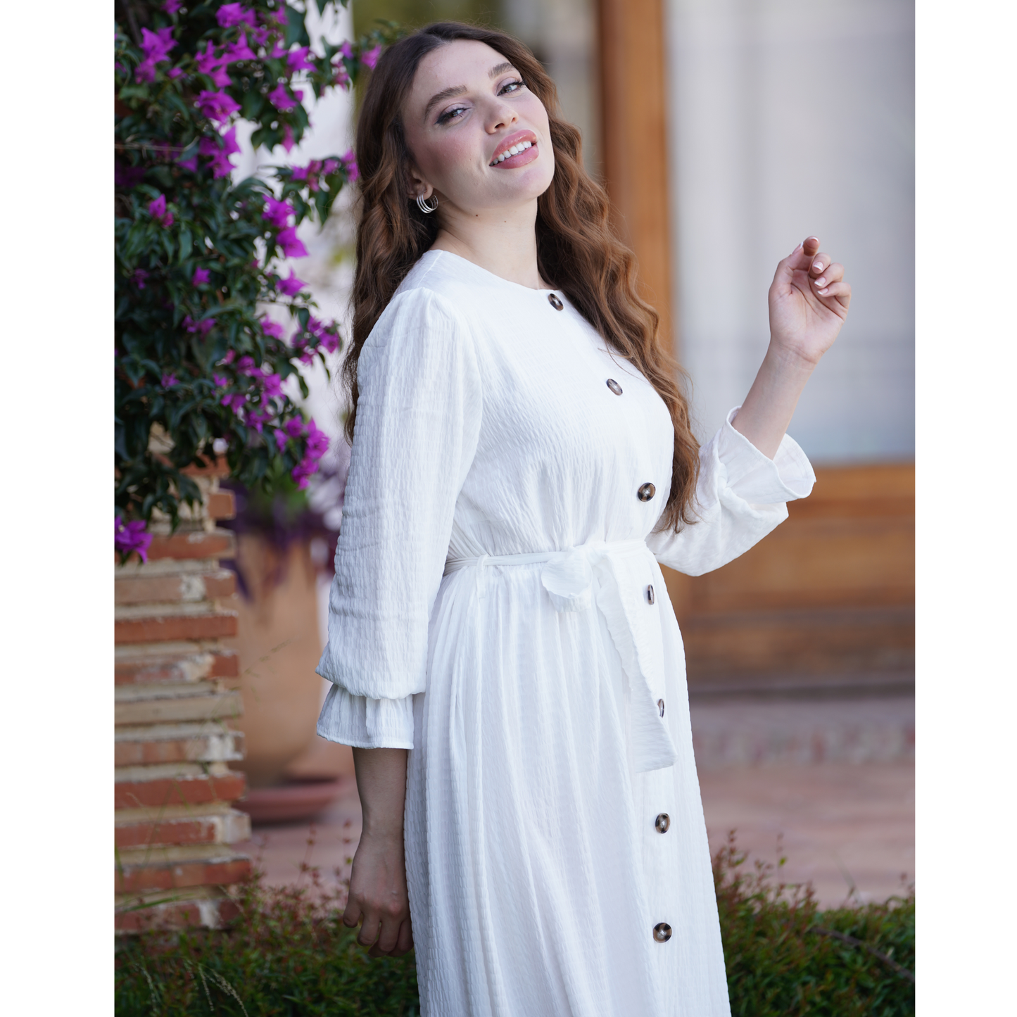 Robe blanche à bouton