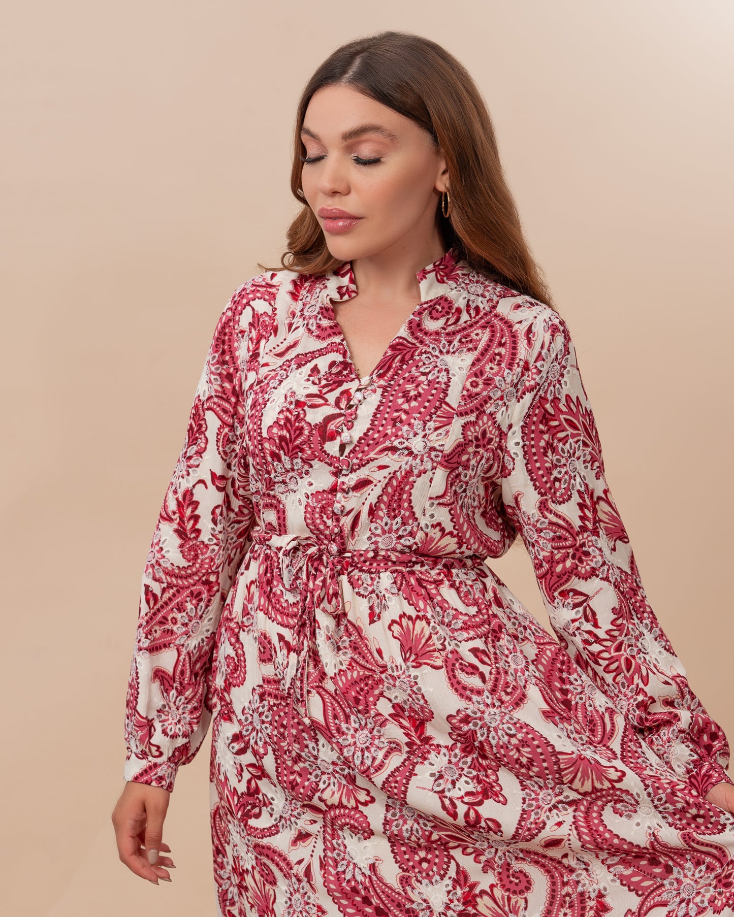 Robe Sultana bordeau à broderie anglaise