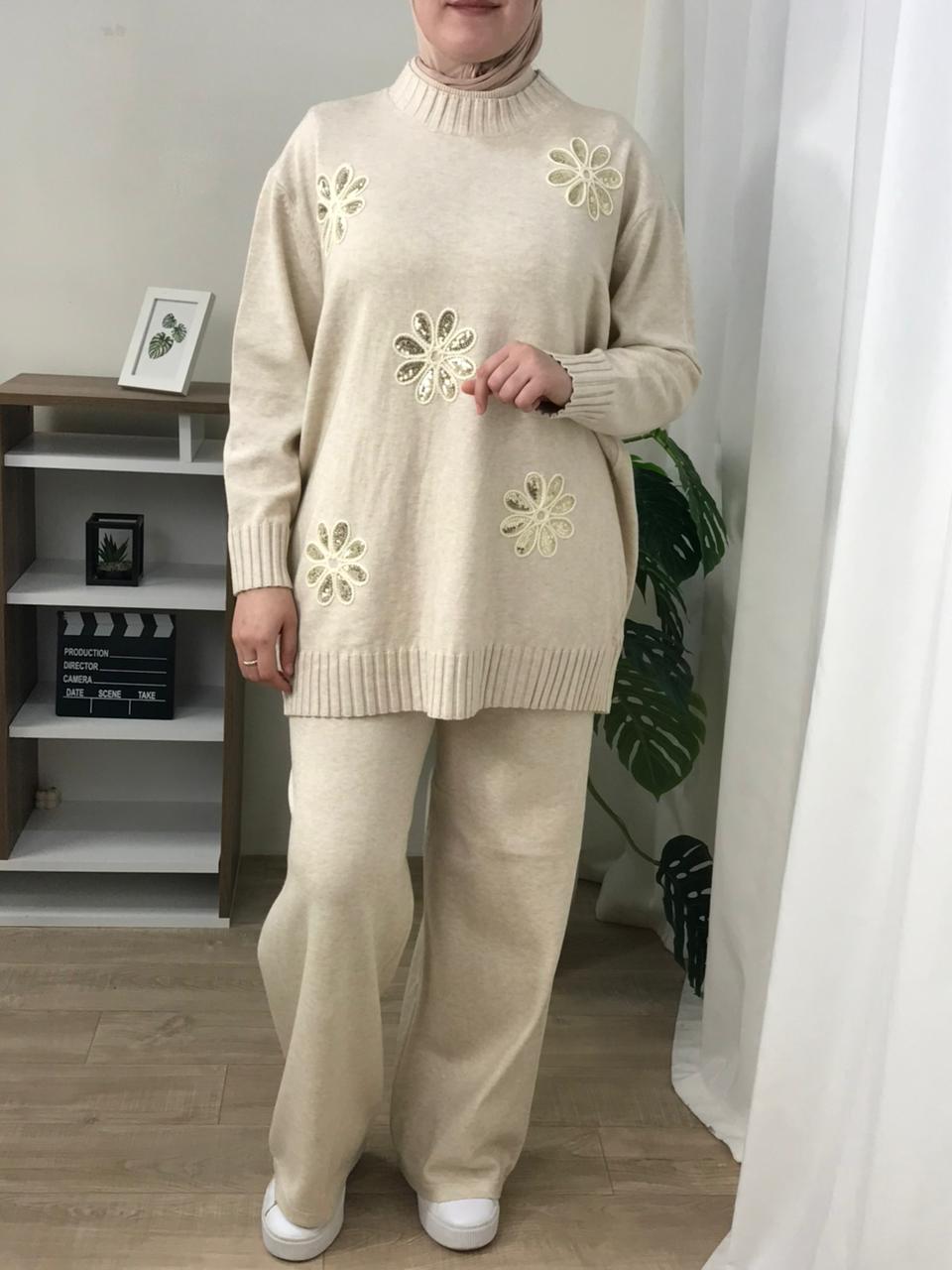 Ensemble en maille brodé -fleur-