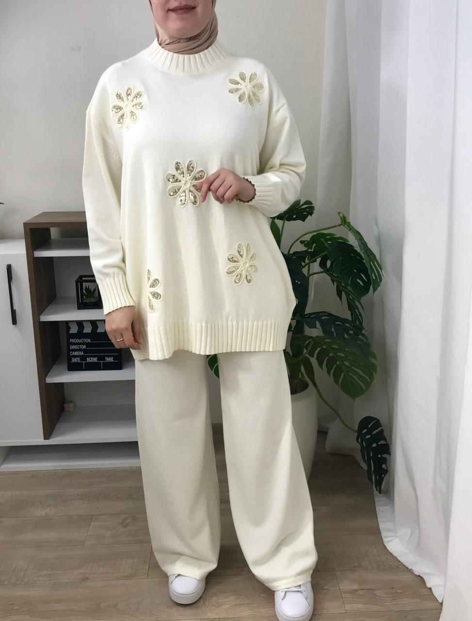 Ensemble en maille brodé -fleur-