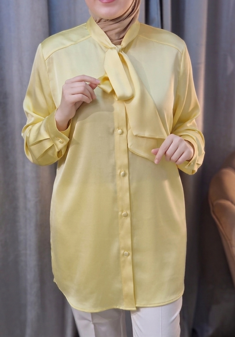 Chemise soie satinée à col lavallière